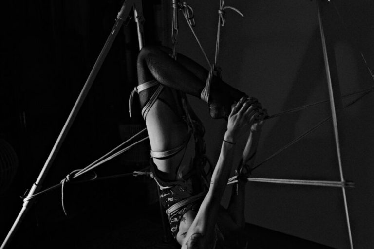 Erotic Massage with BDSM Elements – How to Combine Relaxation and Passion