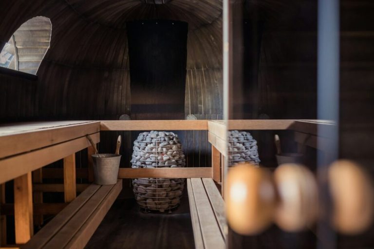 Why try a shared sauna before an erotic massage?